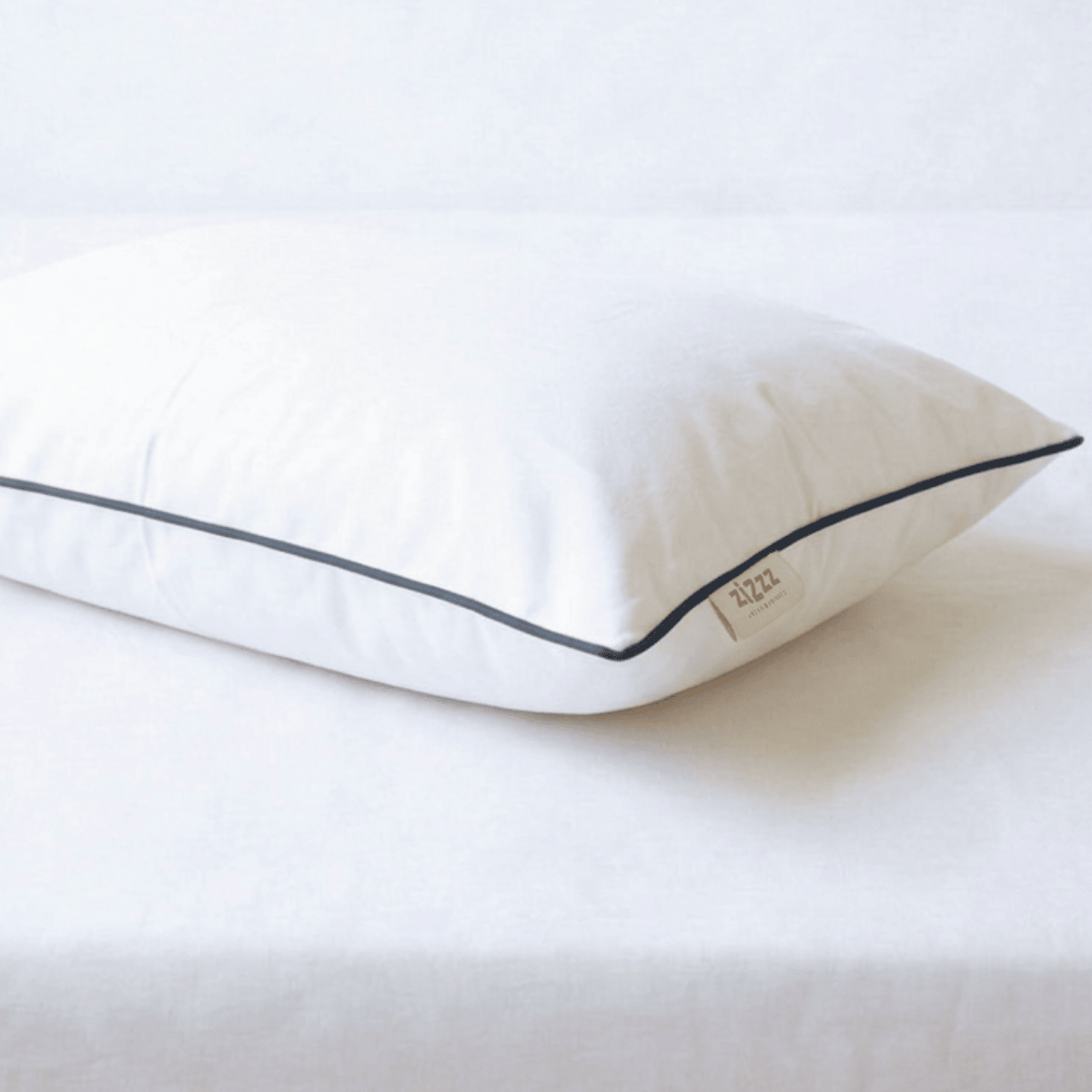 Kissenbezug aus Perkal – 65x65cm – Weiss mit Rand in dunkelblau