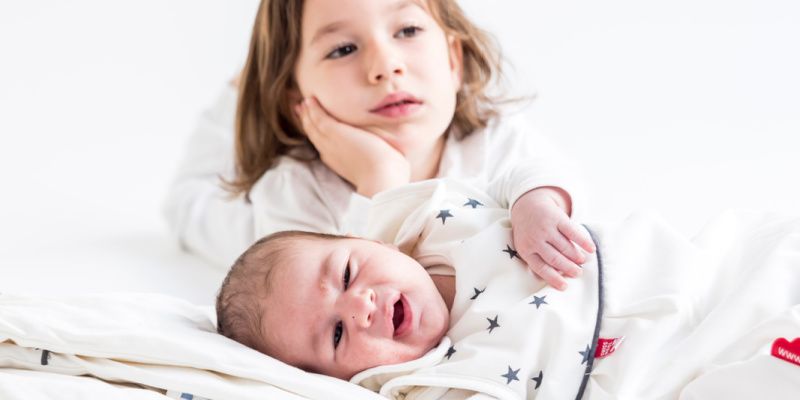 Baby schläft schlecht - Ursachen und Lösungen