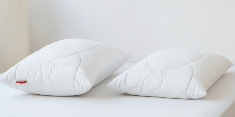 2 Zizzz swisswool pillows with different thickness