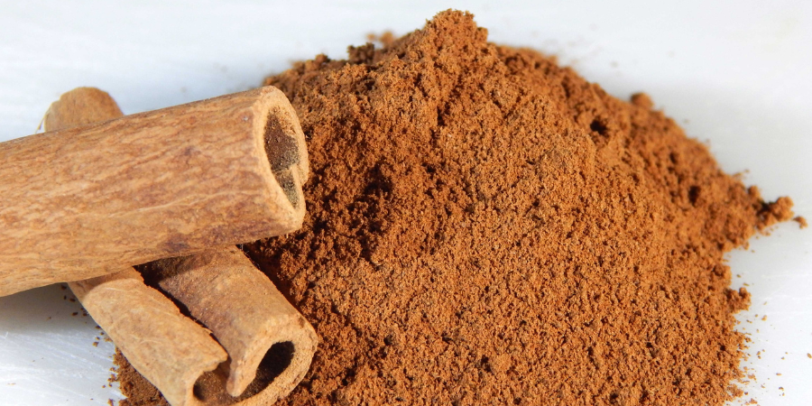 Cinnamon sticks and powder