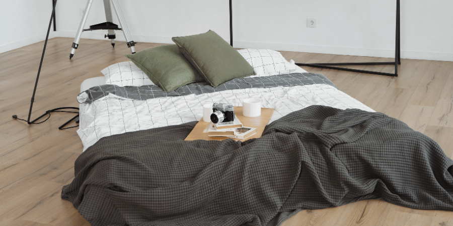 Matelas directement posé au sol
