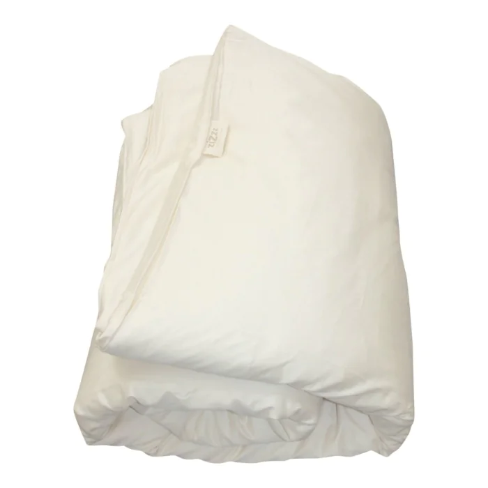 Duvet plié dans sa housse en satin Duvet plié dans sa housse en satin
